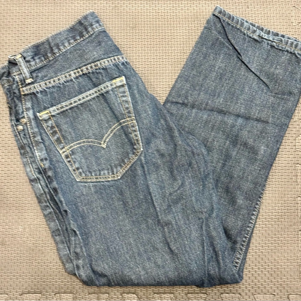 Levi's Relaxed Blue Jeans with Classic Style